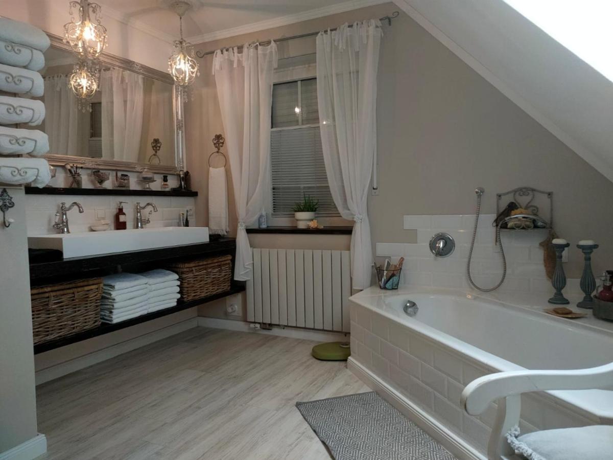 Homestay Luana's White