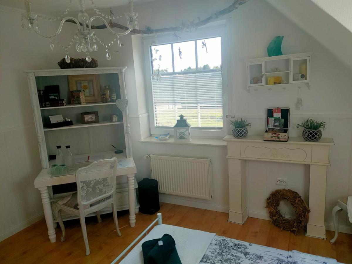 Homestay Luana's White *